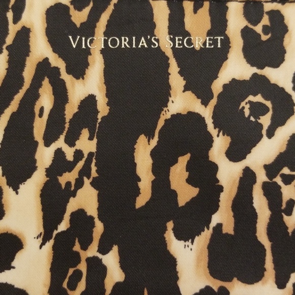 NEW Victoria's Secret Cheetah Print Wristlet - Picture 3 of 5